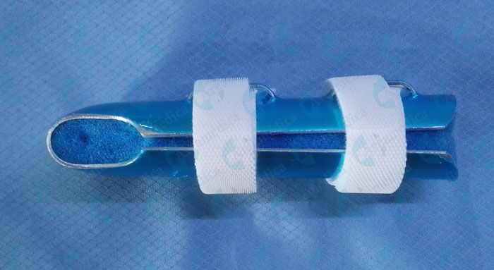 Inmovilizador dedo medio o anular tipo plegable 8 CM con banda de ajuste blanca